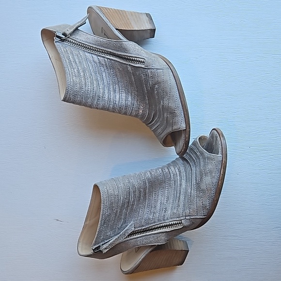 Paul Green Gold Metallic Leather Cayanne Peep Toe Booties 5 UK / 7.5 US - Picture 3 of 10